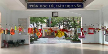 HỘI THI LÀM LỒNG ĐÈN CỦA HỌC SINH TRƯỜNG THPT NGÔ QUYỀN