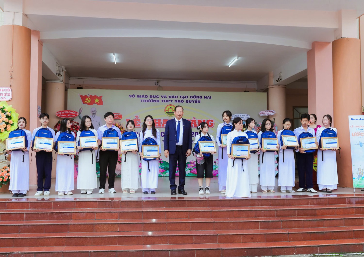 hs nhan hoc bong 1