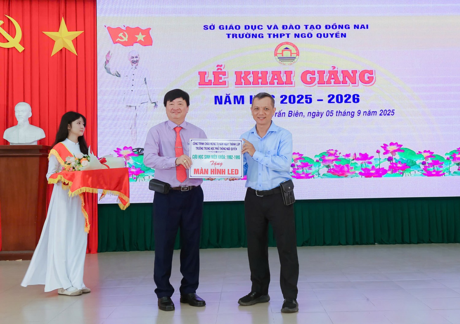 nhan man hinh